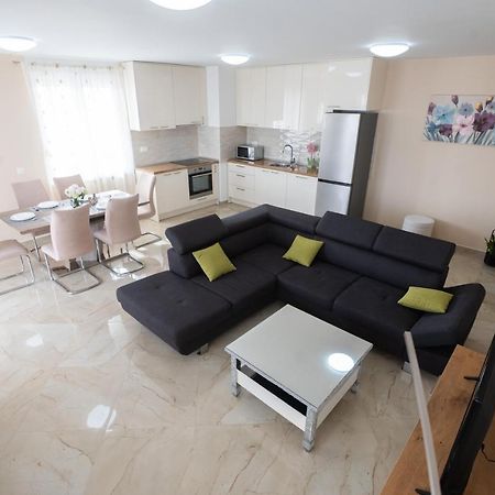 Blue Horizon Zara Apartment ภายนอก รูปภาพ