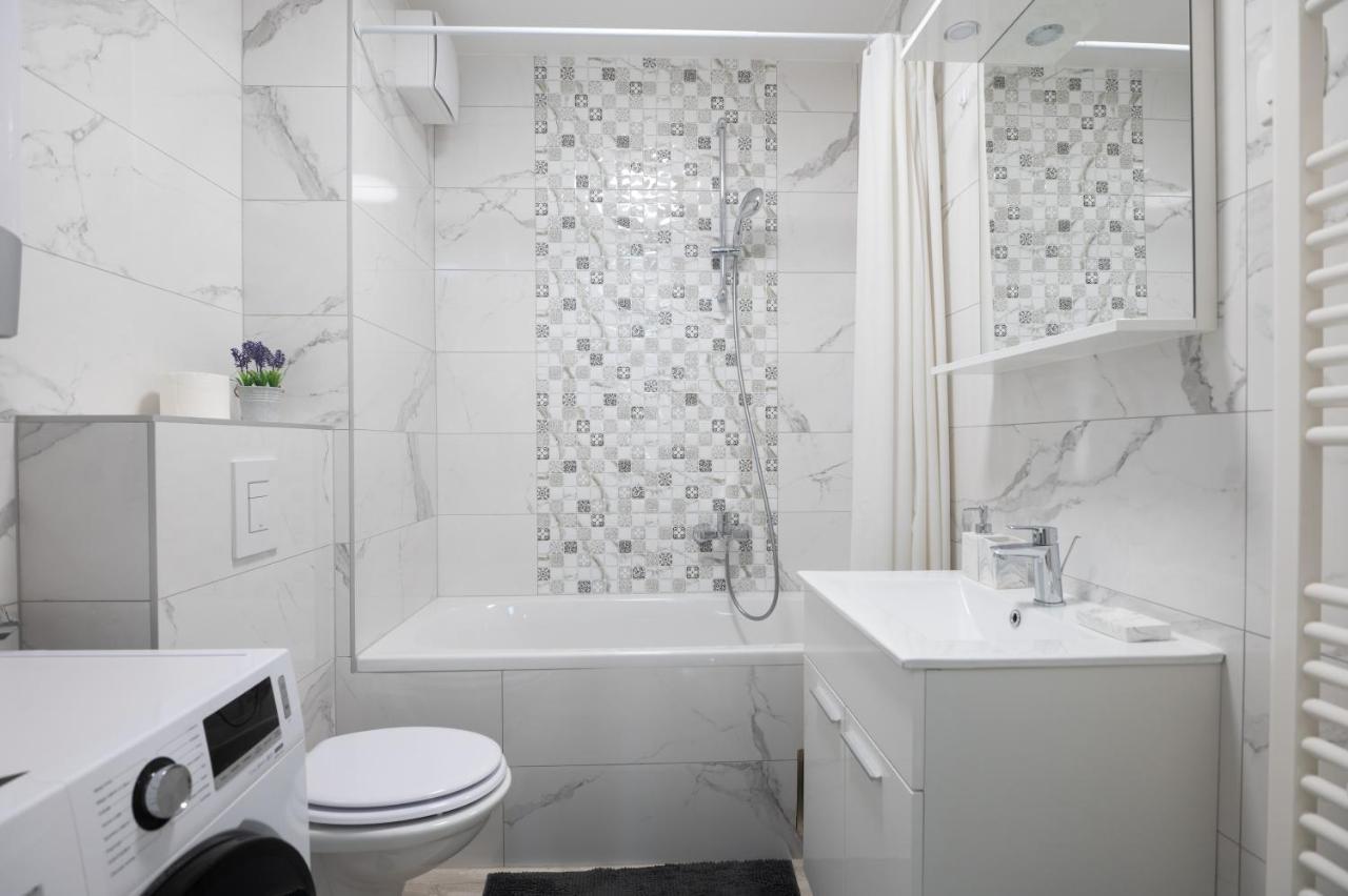 Blue Horizon Zara Apartment ภายนอก รูปภาพ