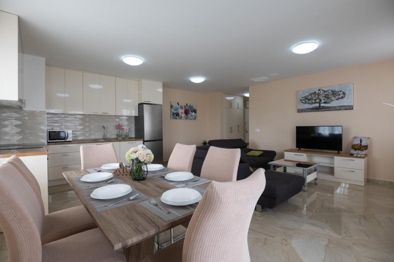Blue Horizon Zara Apartment ภายนอก รูปภาพ