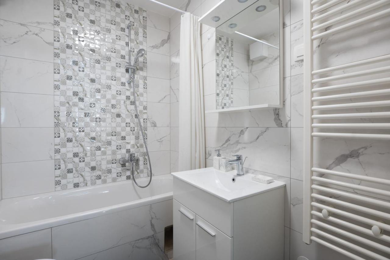 Blue Horizon Zara Apartment ภายนอก รูปภาพ